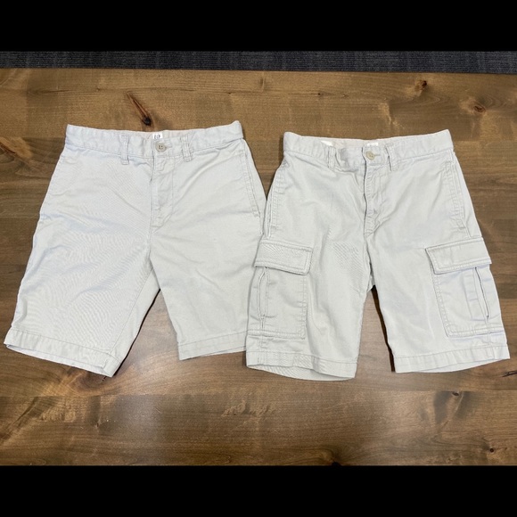 GAP Khaki Shorts - Picture 1 of 6